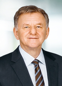 Andreas Renschler (photo)
