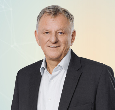 Andreas Renschler (photo)